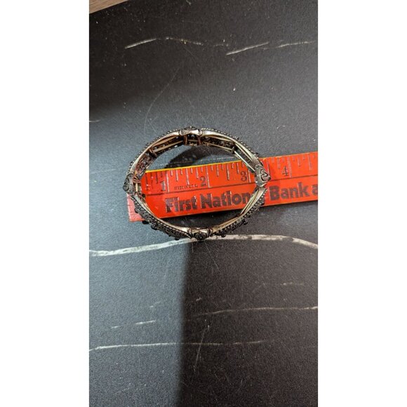 Vintage Ornate Silver-Tone Stretch Bracelet With Intricate Black Stone Accents - - Picture 6 of 7